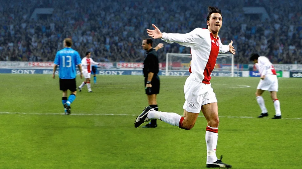 Framgångssaga. I "Den unge Zlatan" skildras Zlatan Ibrahimovics resa från Malmö FF till Ajax, om en ung man som var övertygad om sin egen storhet långt innan resten av världen hade upptäckt den. Foto: Triart Film/Pressbild