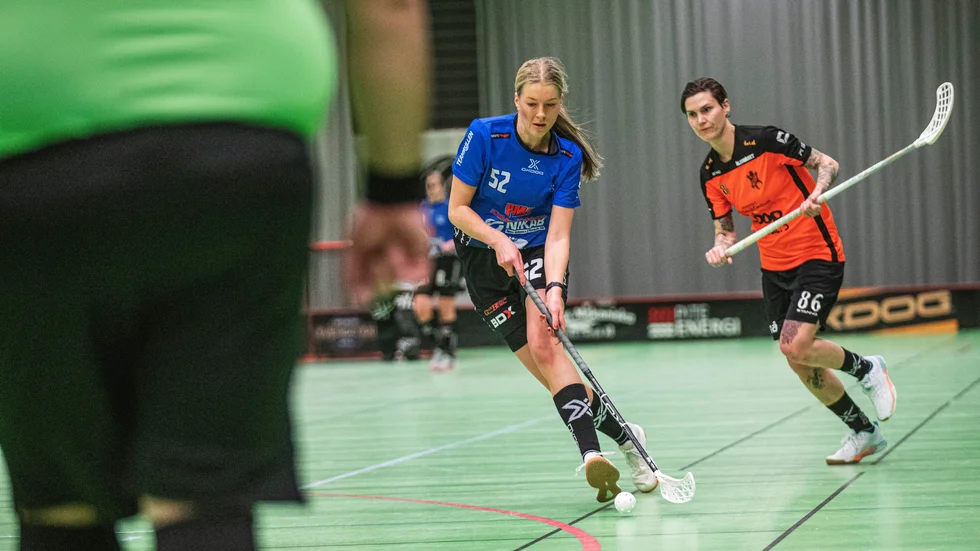 Julia Granberg gjorde 23 mål på 14 matcher i grundserien av division 1. Nu ser 19-åringen, spänt men förväntansfullt, fram emot tredje och avgörande playoff-mötet med Kalix IBK. (Arkivbild)