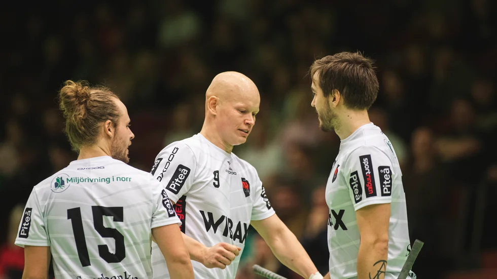 Tobias Viklund, Oskar Forsgren och Markus Renberg - tre tidigare allsvenska toppspelare vars fortsatta "öde" i ortens innebandyflaggskepp Wibax bestäms under fredagen. risken finns att flaggskeppet kapsejsar.