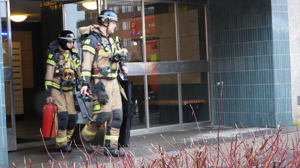 Under fredagsförmiddagen larmades räddningstjänst till Vilbergen där en inringare känt röklukt i trapphuset.