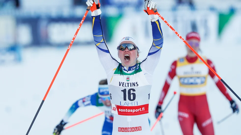 Emma Ribom blev tvåa i världscupsprinten men var gladast av alla. 