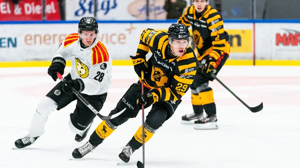 Brynäs har drabbats av ett covid-utbrott och tvingas skjuta upp de två matcher de skulle spelat i slutet på veckan.