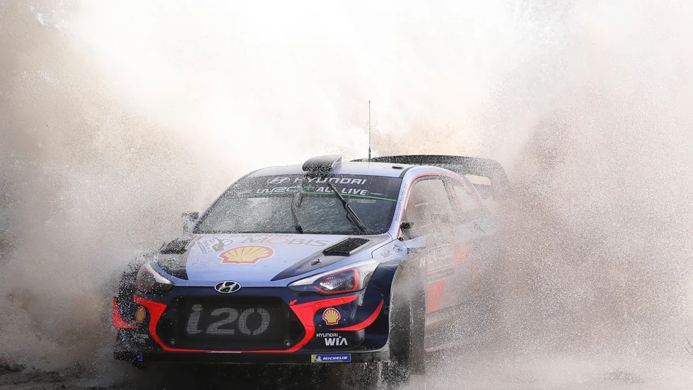 En ny typ av bilar ställs på startlinjen i rally-VM i år. Denna arkivbild visar dock en gammal variant i Argentina.