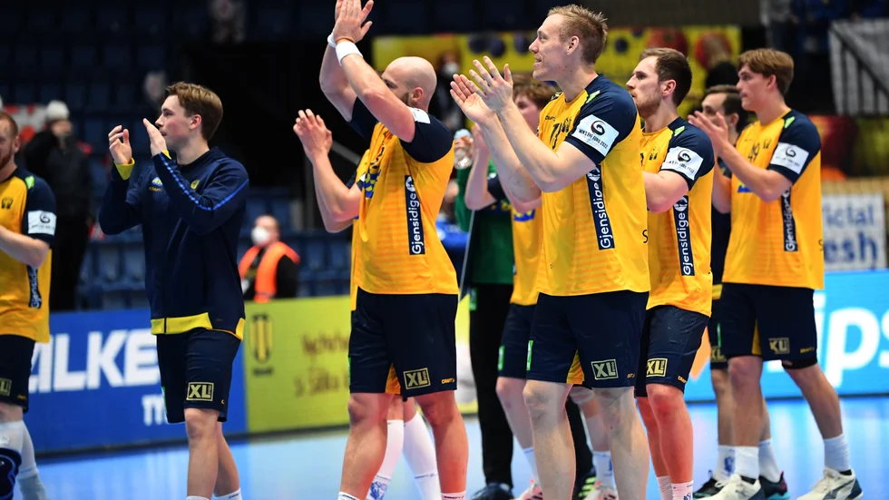 Sverige tackar fansen efter segern mot Polen i Bratislava.