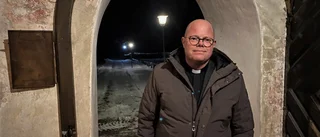 Knutby kyrka: "Vi vågar inte spela vilka låtar som helst" • Knutbyborna om livet i byn 18 år senare