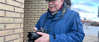 Magnus har blivit lokal fotokändis på sociala medier – förkärlek till dialektala ord: "Man var mackadrällare"