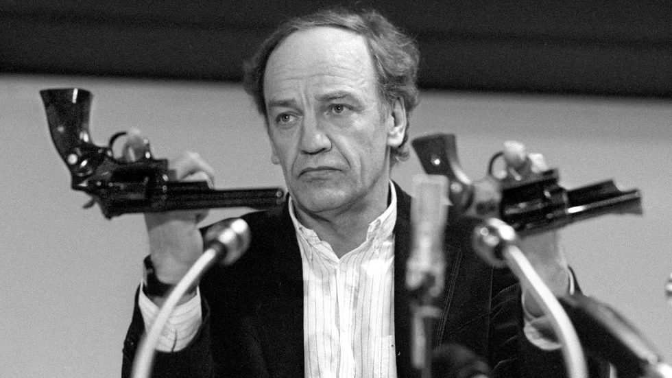 Hans Holmérs kommando över Palmeutredningen var skadlig och hade rent politiska orsaker.
