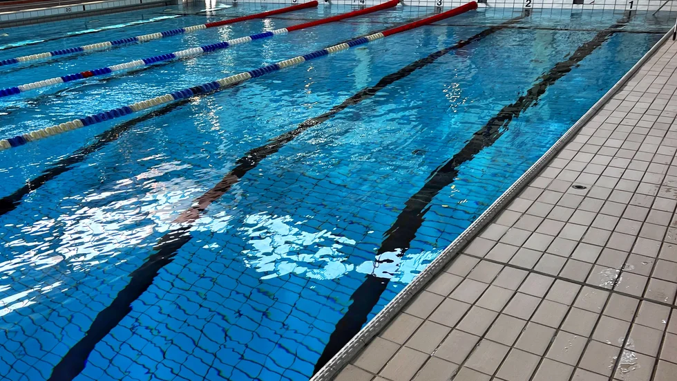 Framtiden för simhallen i Motala kommun är en fråga som väcker känslor, menar insändarskribenten.