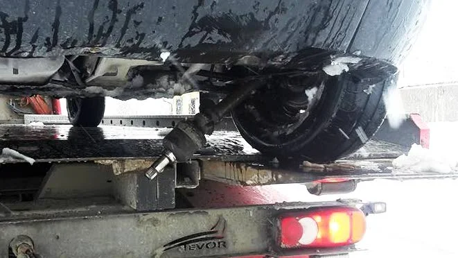 Väghållning. Insändarskribentens drivaxel slets ut efter att han kört i en grop. Nu är han leds bilskador orsakade av, enligt honom, Gällivare kommun. ?