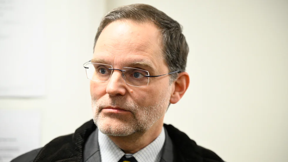 Mikael Svegfors, försvarare till den yngre av de båda livstidsdömda kvinnorna. Bild tagen under rättegången.
