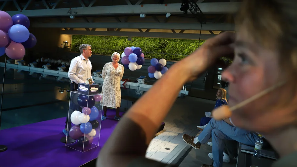 Under fredagen invigde Niklas Borg (M) och Kristina Edlund (S) Linköpings nya simhall med pompa och ståt.