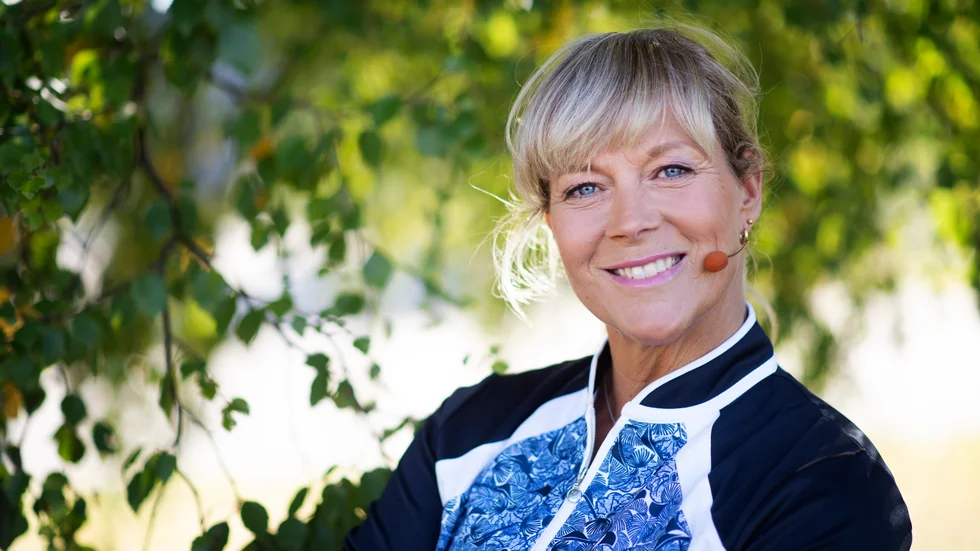 Att sälja sig för en grynvälling, eller iallafall för en bysthållare, tycks vara alldeles, alldeles underbart. På bilden SVT:s gympaledare Sofia Åhman.

 

 

 
