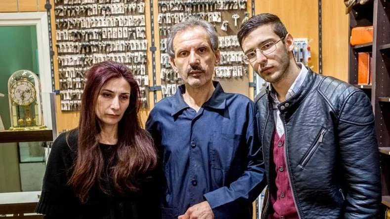 Shahla, Mehdi och Hesam Ahmadi. Sonen Sina saknas på bilden.
