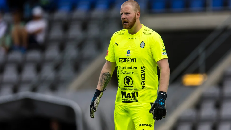 Nick Wolters hade ett möte med AFC-tränaren Jawad Al Jebouri i veckan för att prata ut om målvaktssituationen.