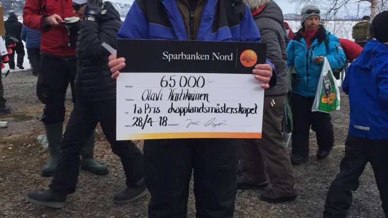 Lapplandsmästare i pimpelfiske blev Olavi Hartikainen, Kiruna, i helgens Lapplandsmästerskap i pimpling på Torne träsk.