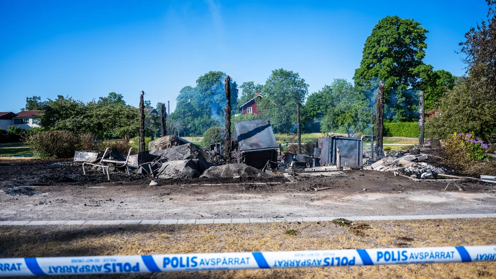 Orranäs glasbruk i Orrefors efter branden. Arkivbild,