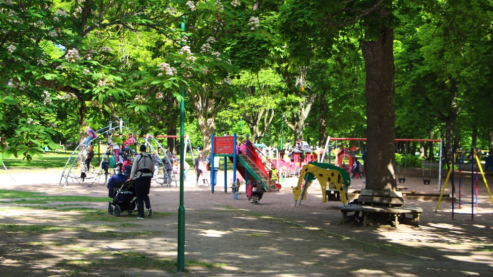 Folkparken är populär bland barnfamiljern sommartid. Kommunens sparkrav drabbar även den verksamheten.