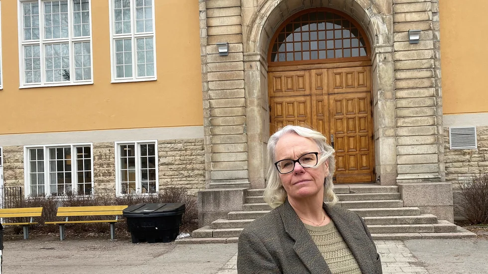 Folkungaskolans rektor Anna Dahlström fick stöd av Linköpings 77 rektorer som kritiserade politikens försök att påverka hennes beslut kring profilklassernas indelning.