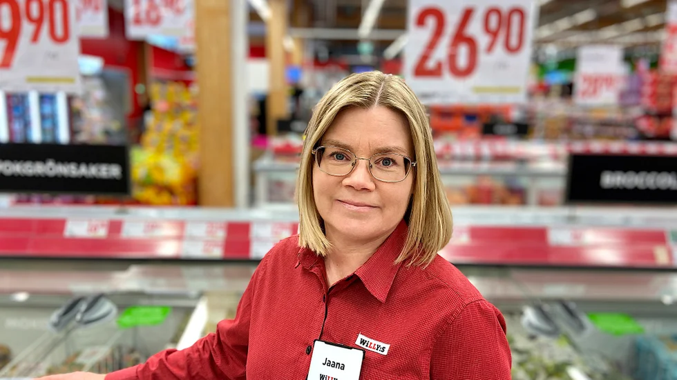 Jaana Berglind, butikschef på Willys i Enköping, känner sig stolt över sitt företags arbete med prissättningen. Här handlade EP den billigaste matkassen.