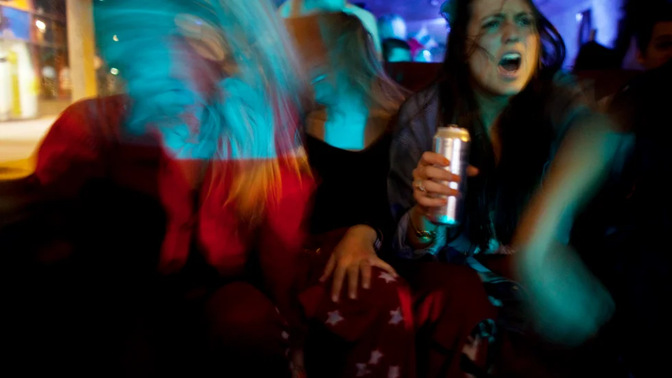 Trots att färre unga dricker alkohol i dag, än tidigare generationer, så är det fortfarande fyra av tio niondeklassare och sju av tio i gymnasiets år 2 som dricker alkohol, enligt debattören.