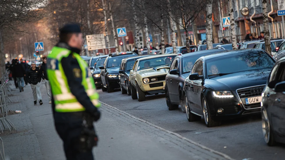 Årets vårcruising var stökig och 15 personer fick nyktra till i polisens fylleceller. Tre misshandelsfall har anmälts hittills, en betecknas som grov i polisens dygnslista.  