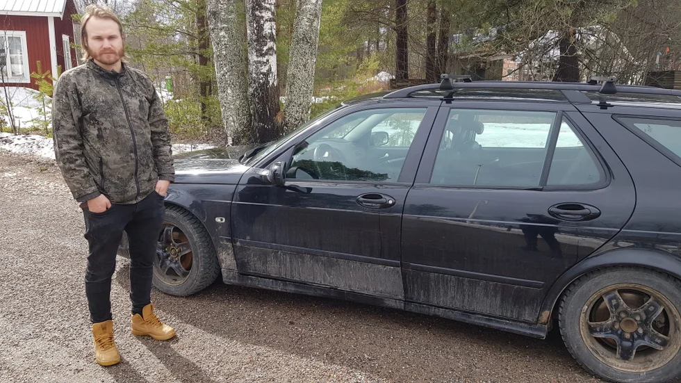 Erik Nilsson från Sikfors har en obrukbar bil sedan han tankat E85 som innehöll vatten. St1 rekommenderar verkstadsbesök med efterföljande reklamation. "Jag kan inte ligga ute med en verkstadskostnad på flera tusen", säger han.