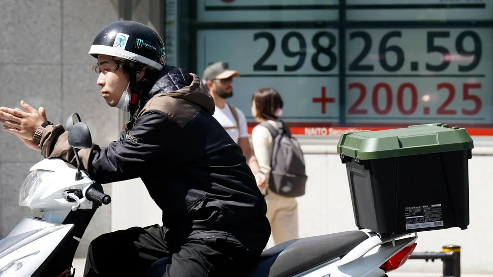 Nikkei|225 öppnade på 29|912, och tog sig sedan över 30|000-strecket. Bilden från tisdagen.