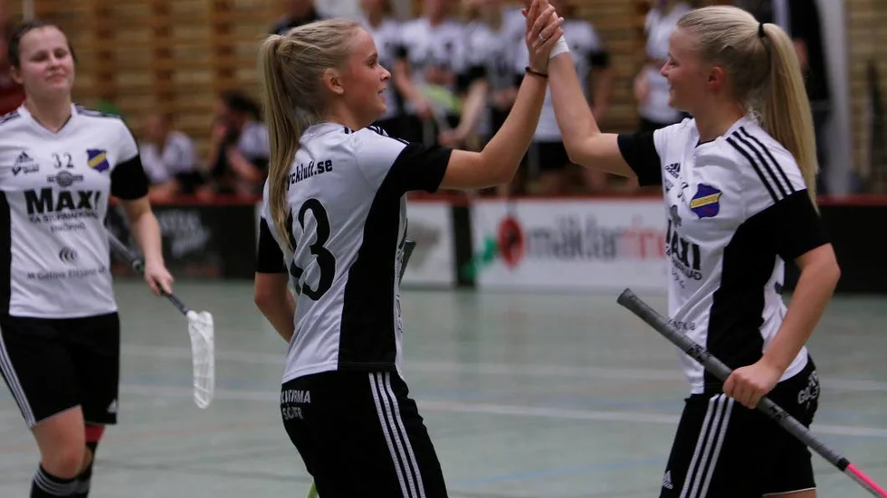 Målskyttar. Ida Nyholm till vänster gjorde två mål och Andrea Eriksson gjorde ett.