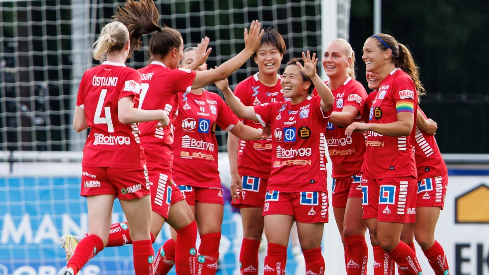Yuka Momiki jublar efter att snyggt ha satt 4-1 i krysset. Fredagskvällens första halvlek var en av säsongens kanske allra mest övertygande insatser.