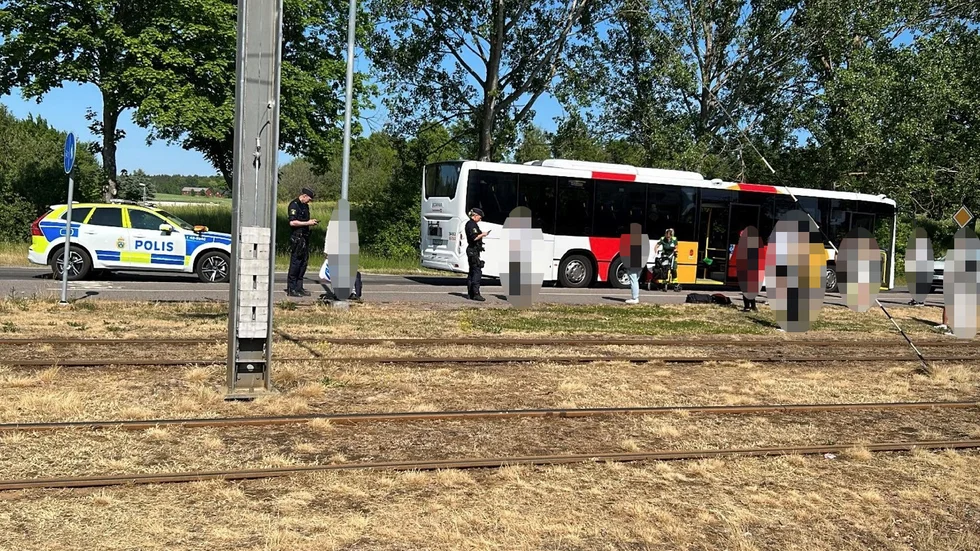 Polisen larmades till någon form av bråk ombord på en buss i Navestad på torsdagseftermiddagen.