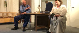 Dottern försöker luras för att slippa bli bortgift