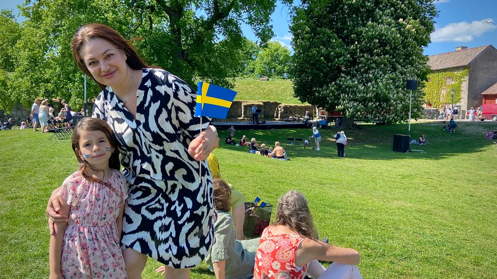 Julia Pourfard Cromnow och mamma Bakareh brukar fira nationaldagen på Vallarna i Nyköping.