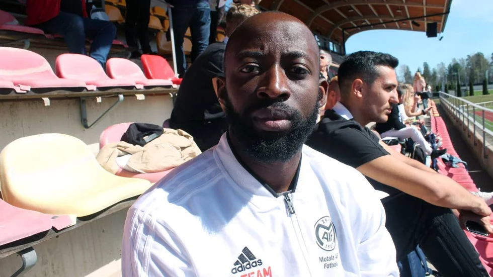 Michael Kafari ser Maifs match mot Katrineholm i eftermiddag, mot Värmbol.
