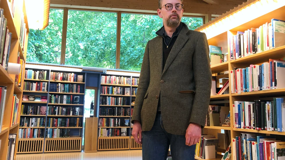 Carl Bergström, chef för enheten för kultur, konst och bibliotek i Enköpings kommun, är oroad över att fler unga väljer bort biblioteken. 