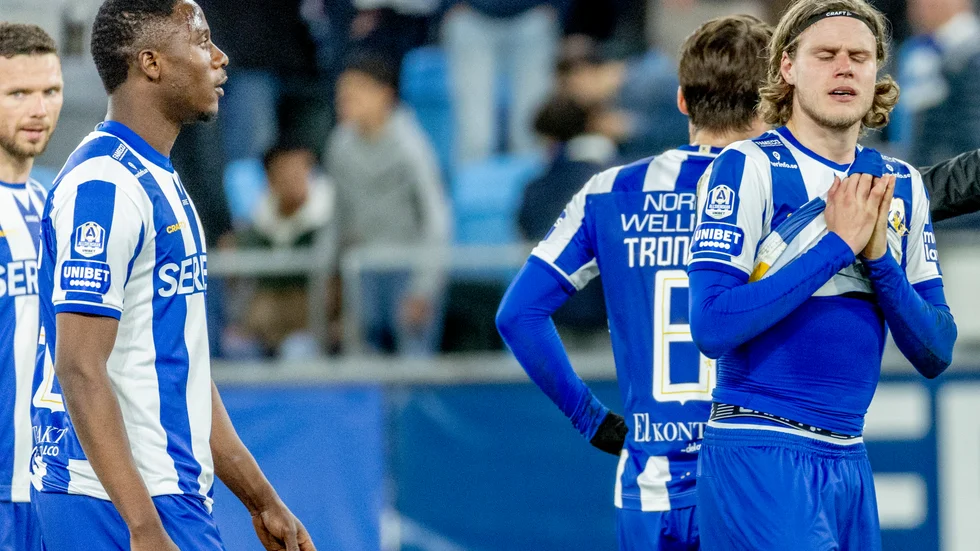 Suleiman Abdullahi och Gustaf Norlin deppar efter förlusten mot Malmö FF.