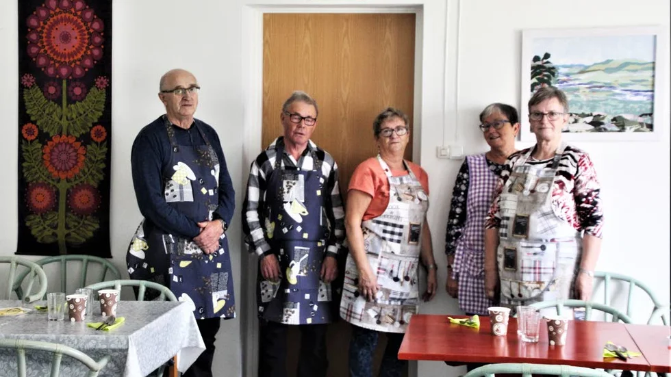 Albin Nilsson, Ove Engström, Eva Engström, Karin Hansson och Anita Elfmark lagade maten.