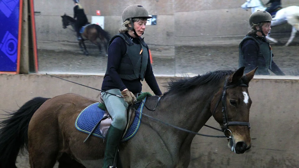 Ragnhild Nilsson har nyligen fyllt 70 men håller sig ung och spänstig, bland annat med hjälp av ridningen.
