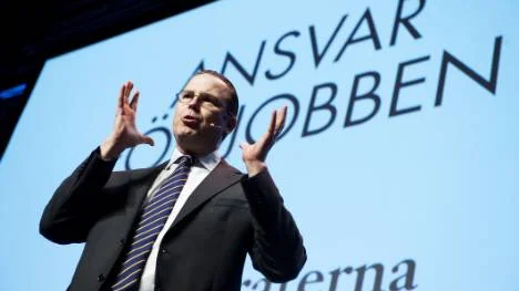 Varför ska bankernas ägare dämpa sin riskaptit om de ser att finansminister Anders Borg ändå inte vågar ingripa mot dem?