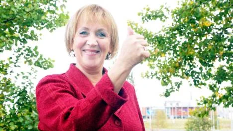"Nu kör vi", säger Gunnel Simu som lovar att arbeta för näringsliv, inflyttning och inte minst för tänd beslysning om elfrågan inte är löst när hon tillträder.FOTO: Linda Danhall