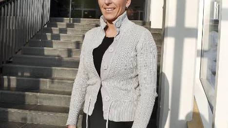 Leonora Morina har många år i krogbranschen. Nu kan hon även agera ordningsvakt.