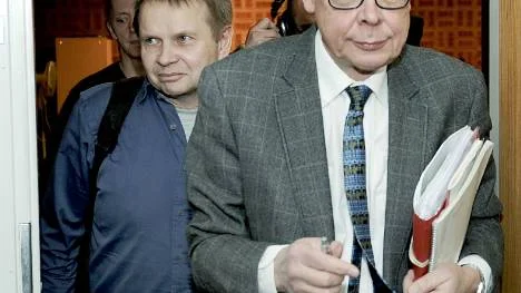Försvararen Ingemar Folke har inte beslutat sig för om han ska överklaga domen. I bakgrunden syns Bror Kajsajuntti.FOTO: BENGT-ÅKE PERSSON