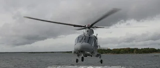 Malmenhelikopter söker i skärgården