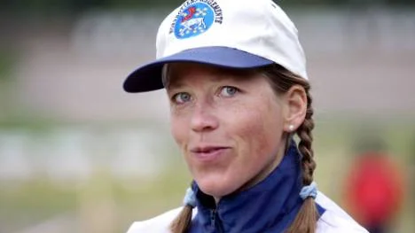 Pernilla Sirviö och många med henne önskar en gång-och cykelbana till Hedenäset. FOTO: Martin Thelénius