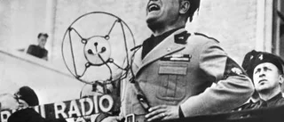 Benito Mussolini försvinner in i tapeten