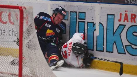 NHL-bjässen Douglas Murray höll rent i den egna zonen. Det fick bland annat John Westin erfara.