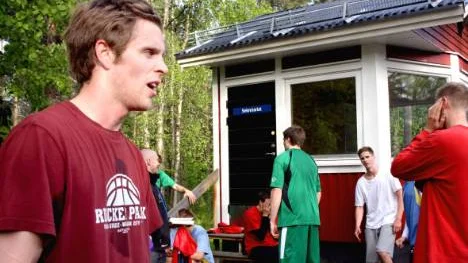 Hårdjobbare. Tim Kearney provtränar med Plann... ursäkta, LF Basket under veckan. I går kväll fick han slita hund i spåren på Ormberget
