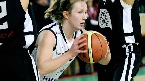 Lydia Karlefors har problem med hosta.