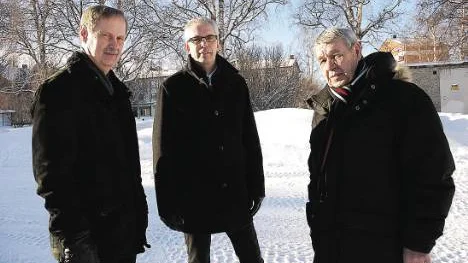 Henrik Eriksson, Kent Bodlund och Börje Andersson i kvarteret Blixten - granne med Grodparken - där nästa hyreshus i Kalix sannolikt kommer att byggas.FOTO: Lotta Nilsson