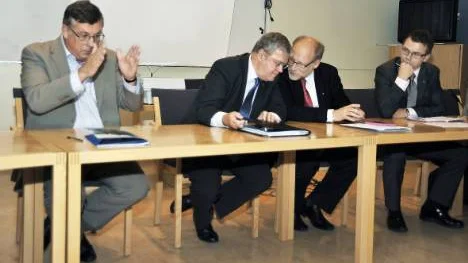Ett finansutskott på besök var mycket försiktigt och bjöd inte på några utfästelser.  Bertil Kjellberg,P-O Eriksson, Norrbottens landshövding,Stefan Attefall och Roger Tiefensee.FOTO: Bengt-Åke Persson