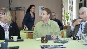 "Kyrkan ska inte stänga ute någon och kyrkan ska viga både samkönade och heterosexuella par", säger Leif Pettersson i mitten. Till vänster Birgitta Grönlund Berg och till höger Arne Öhman.